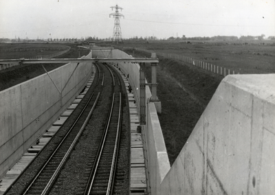 169193 Gezicht in de bijna voltooide Velsertunnel onder het Noordzeekanaal, tussen Santpoort Noord en Beverwijk.